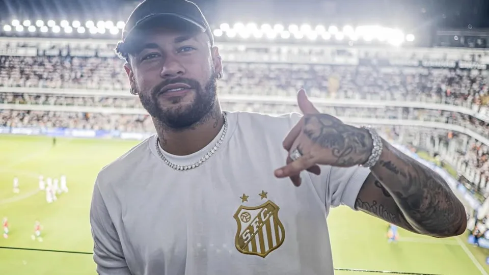 Neymar contagia fãs e tem a missão de fazer o Santos 'ser feliz de novo'